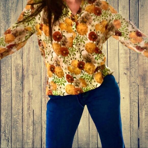 🌻Beautiful Sunflower Blouse - Picture 2 of 4